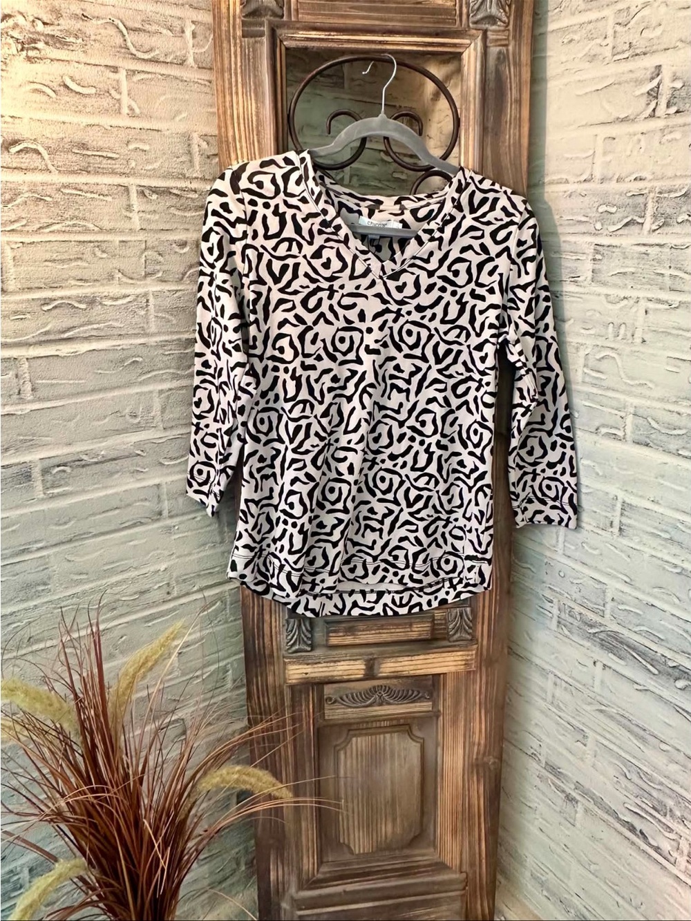 Chico's Black and White V-Neck Patterned Long Sleeve Top